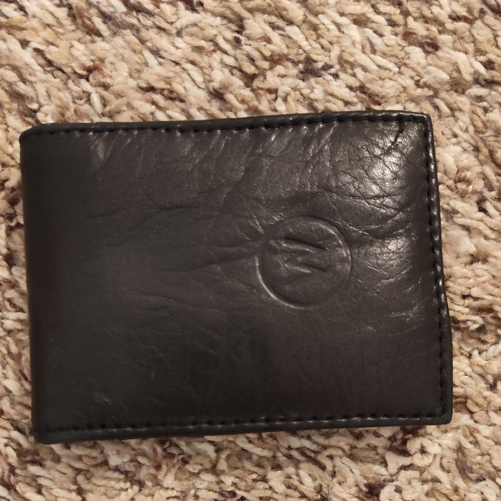 Wanderers Travel Co. Women's Black Leather Card Wallet. Snap Closure.